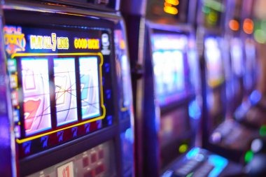Casino Hold'em live table on badak178 slot showing dealer and community cards